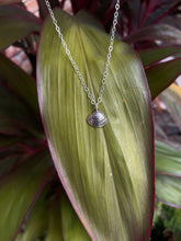 Load image into Gallery viewer, Solid sterling clam shell pendant