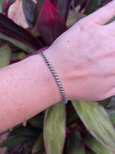 Load image into Gallery viewer, Cuff, Silver Twist